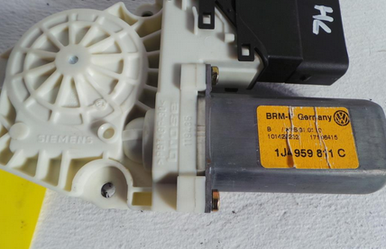 VW Golf Bora Fensterhebermotor hinten links 1J4959811C